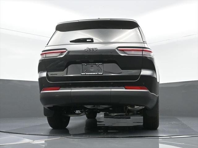 Photo of 2025 Diamond Black Crystal Pearlcoat Jeep Grand Cherokee L