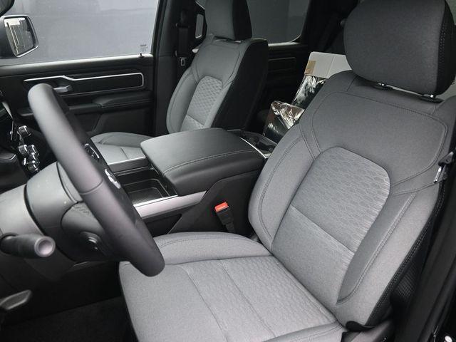 Photo of 2025 Diamond Black Crystal Pearlcoat RAM 1500