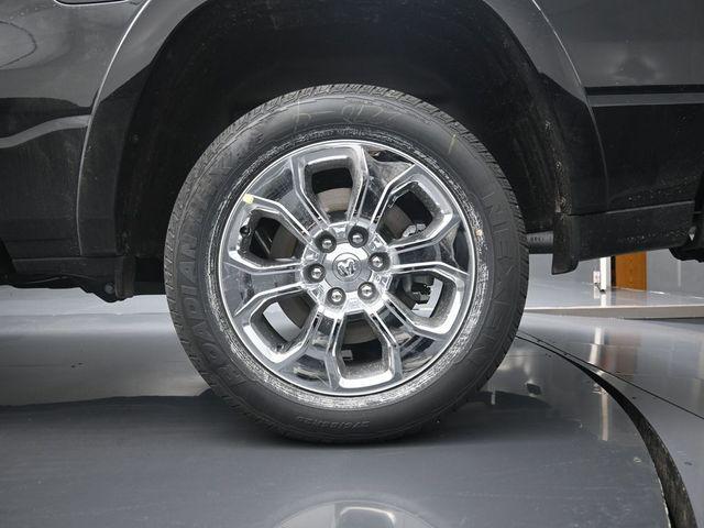 Photo of 2025 Diamond Black Crystal Pearlcoat RAM 1500