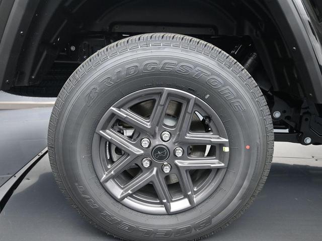 Photo of 2025 Black Clearcoat Jeep Gladiator