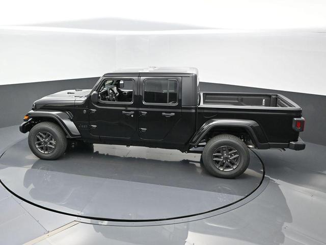Photo of 2025 Black Clearcoat Jeep Gladiator