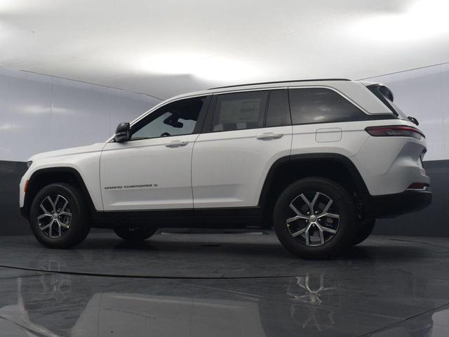 Photo of 2024 Bright White Clearcoat Jeep Grand Cherokee