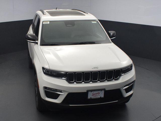 Photo of 2024 Bright White Clearcoat Jeep Grand Cherokee
