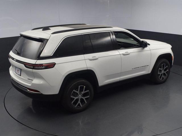 Photo of 2024 Bright White Clearcoat Jeep Grand Cherokee