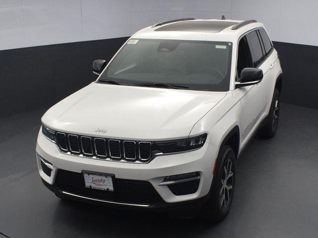 Photo of 2024 Bright White Clearcoat Jeep Grand Cherokee