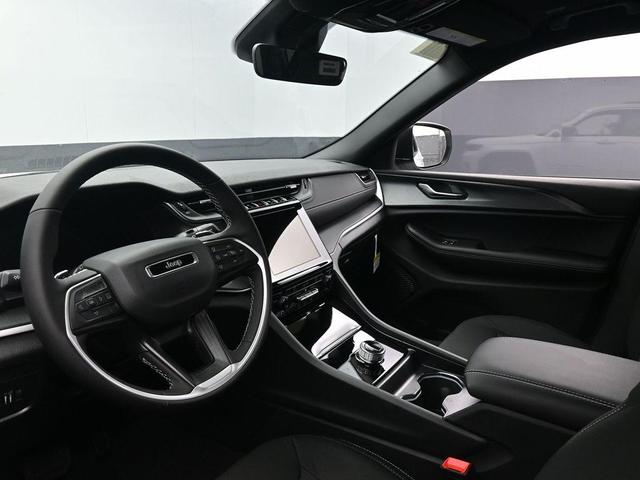 Photo of 2025 Bright White Clearcoat Jeep Grand Cherokee L
