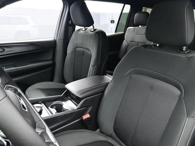 Photo of 2025 Bright White Clearcoat Jeep Grand Cherokee L