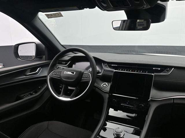 Photo of 2025 Bright White Clearcoat Jeep Grand Cherokee L