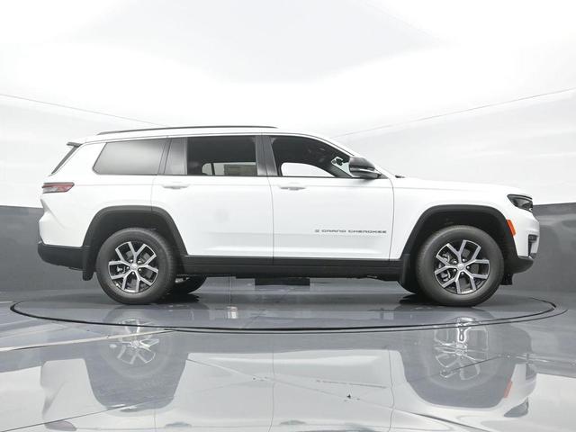 Photo of 2025 Bright White Clearcoat Jeep Grand Cherokee L