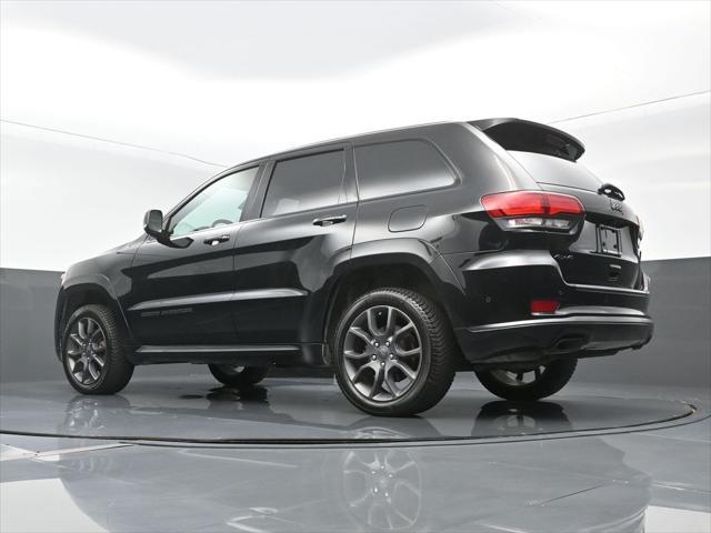 Photo of 2020 Diamond Black Crystal Pearlcoat Jeep Grand Cherokee