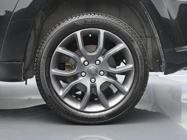 Photo of 2020 Diamond Black Crystal Pearlcoat Jeep Grand Cherokee