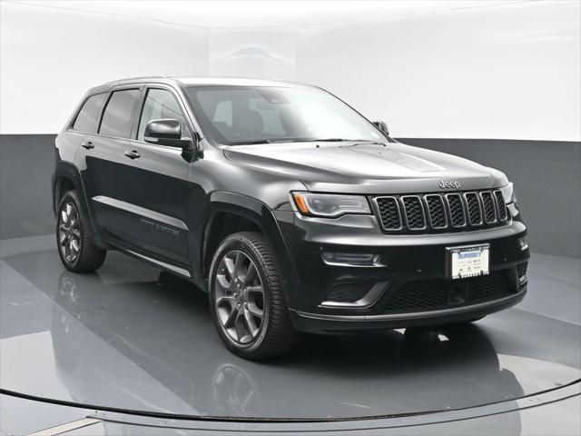 Photo of 2020 Diamond Black Crystal Pearlcoat Jeep Grand Cherokee