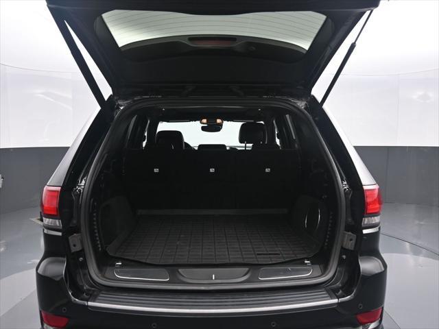 Photo of 2020 Diamond Black Crystal Pearlcoat Jeep Grand Cherokee