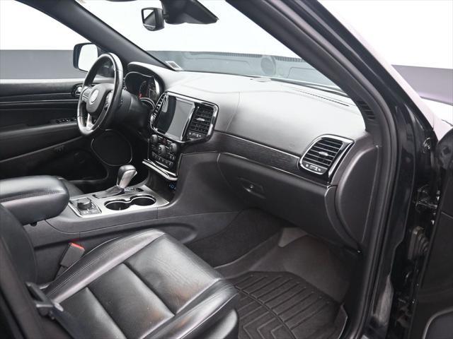 Photo of 2020 Diamond Black Crystal Pearlcoat Jeep Grand Cherokee