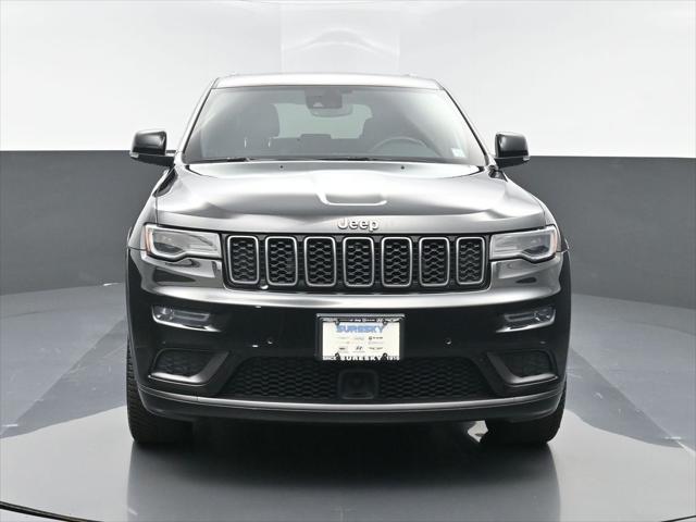 Photo of 2020 Diamond Black Crystal Pearlcoat Jeep Grand Cherokee