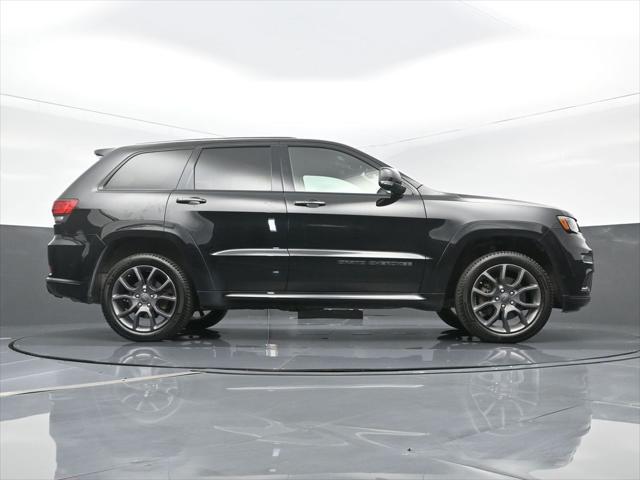 Photo of 2020 Diamond Black Crystal Pearlcoat Jeep Grand Cherokee