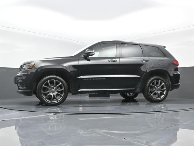 Photo of 2020 Diamond Black Crystal Pearlcoat Jeep Grand Cherokee