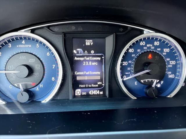 Photo of 2017 Creme Brulee Mica Toyota Camry