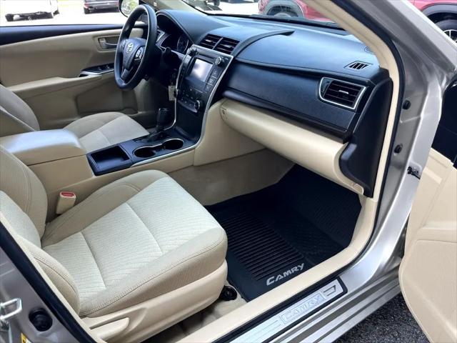Photo of 2017 Creme Brulee Mica Toyota Camry