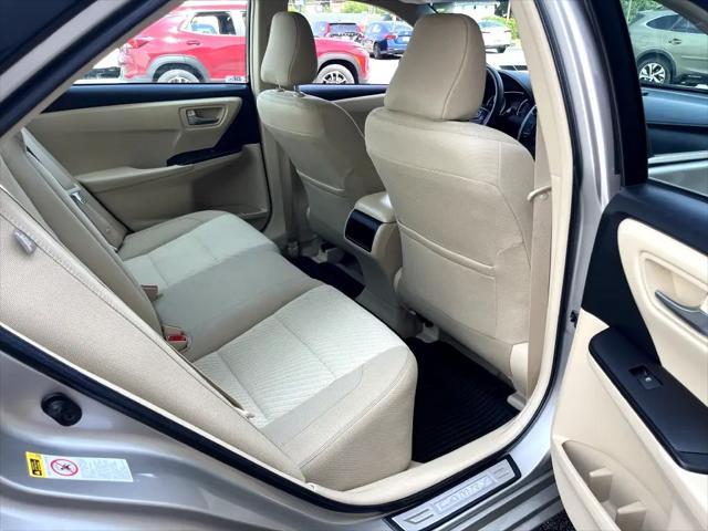 Photo of 2017 Creme Brulee Mica Toyota Camry