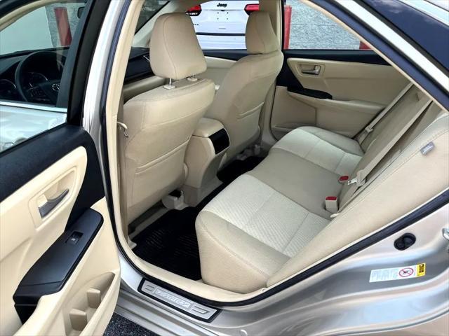 Photo of 2017 Creme Brulee Mica Toyota Camry