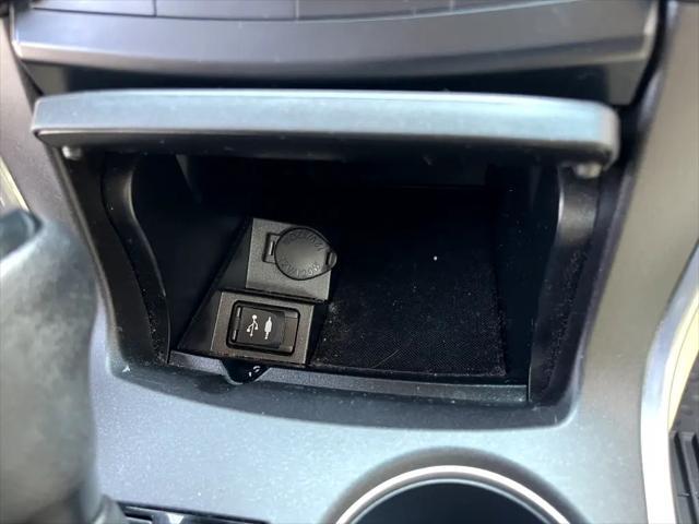 Photo of 2017 Creme Brulee Mica Toyota Camry
