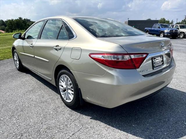 Photo of 2017 Creme Brulee Mica Toyota Camry