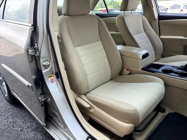 Photo of 2017 Creme Brulee Mica Toyota Camry