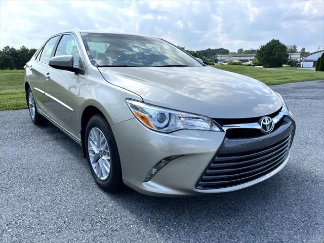 Photo of 2017 Creme Brulee Mica Toyota Camry