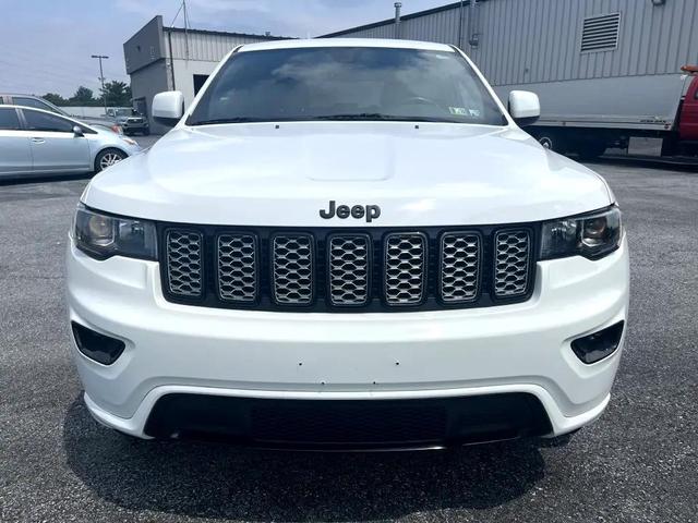 Photo of 2018 Bright White Clearcoat Jeep Grand Cherokee