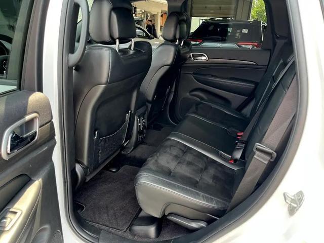 Photo of 2018 Bright White Clearcoat Jeep Grand Cherokee