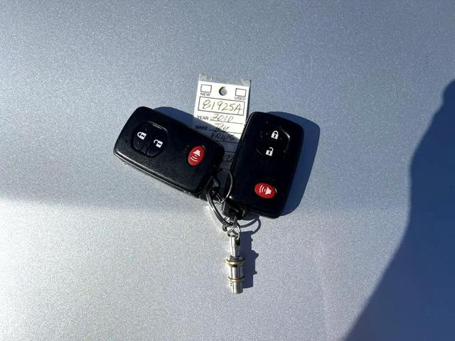 Photo of 2010 Classic Silver Metallic Toyota Prius