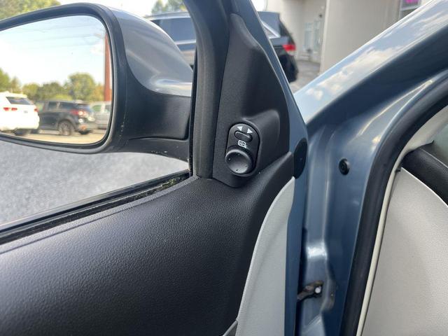 Photo of 2007 Techno Gray Saturn Aura