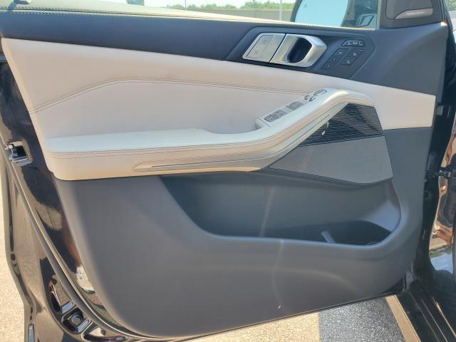 Photo of 2022 Black Sapphire Metallic BMW X7