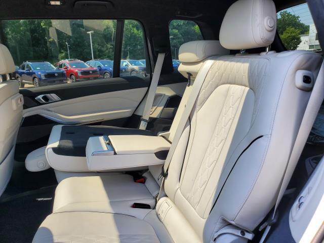 Photo of 2022 Black Sapphire Metallic BMW X7