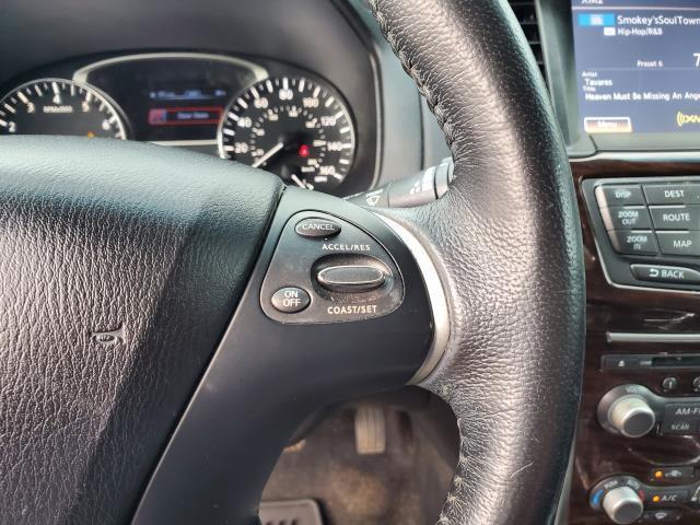 Photo of 2014 Super Black Metallic Nissan Pathfinder