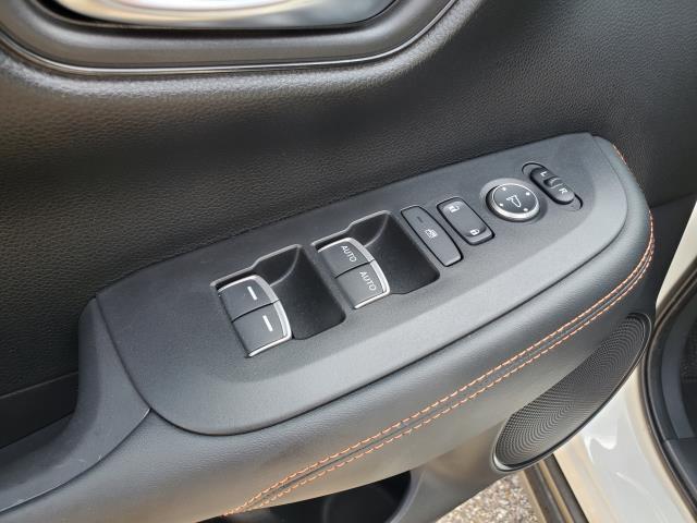 Photo of 2023 Platinum White Pearl Honda HR-V