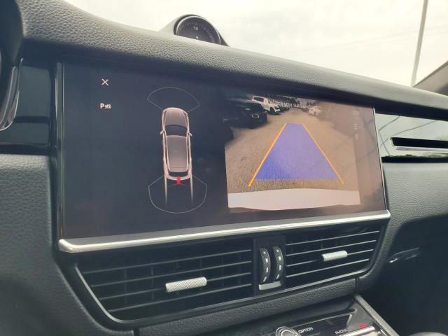 Photo of 2023 White Porsche Cayenne