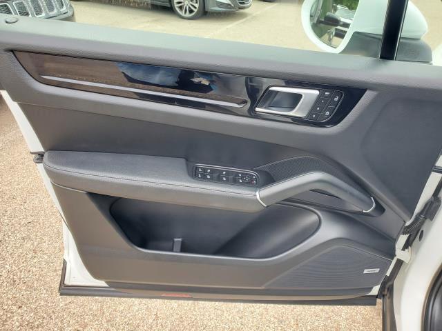 Photo of 2023 White Porsche Cayenne