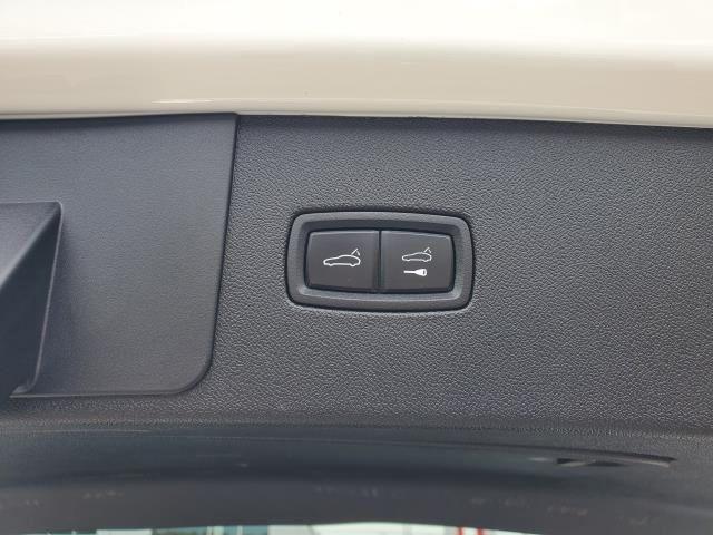 Photo of 2023 White Porsche Cayenne