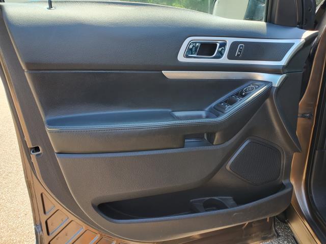 Photo of 2015 Caribou Metallic Ford Explorer