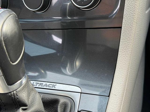 Photo of 2018 Silk Blue Metallic Volkswagen Golf Alltrack