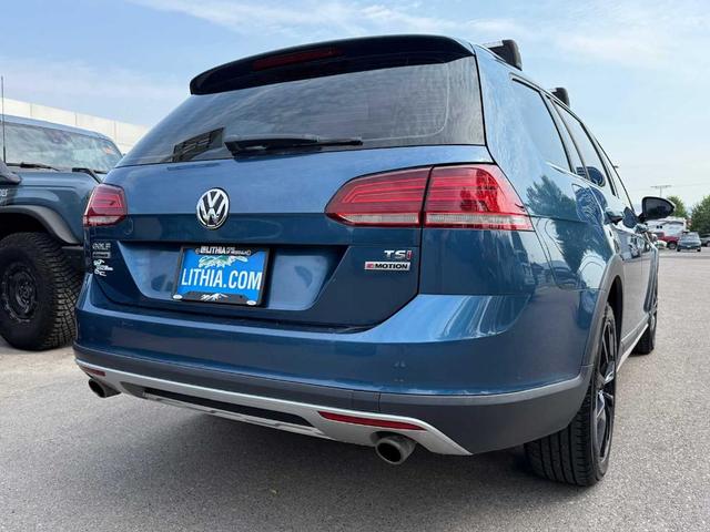 Photo of 2018 Silk Blue Metallic Volkswagen Golf Alltrack
