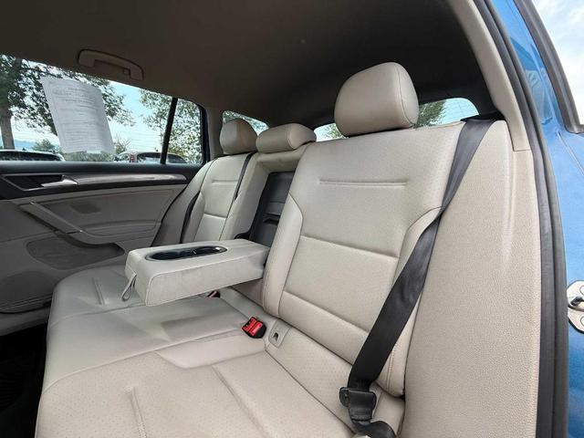 Photo of 2018 Silk Blue Metallic Volkswagen Golf Alltrack