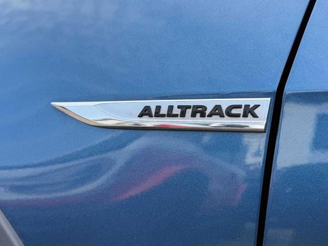 Photo of 2018 Silk Blue Metallic Volkswagen Golf Alltrack