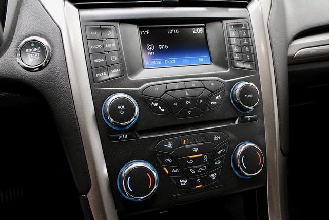 Photo of 2018 White Gold Metallic Ford Fusion Hybrid