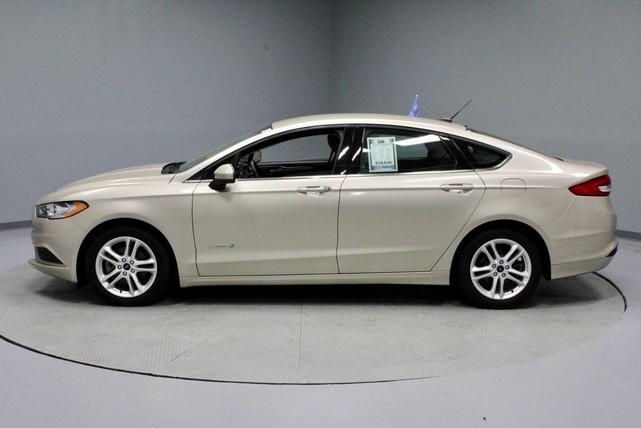 Photo of 2018 White Gold Metallic Ford Fusion Hybrid