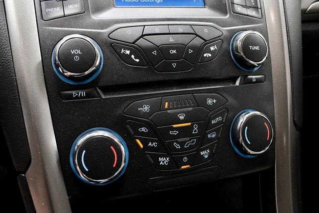 Photo of 2018 White Gold Metallic Ford Fusion Hybrid