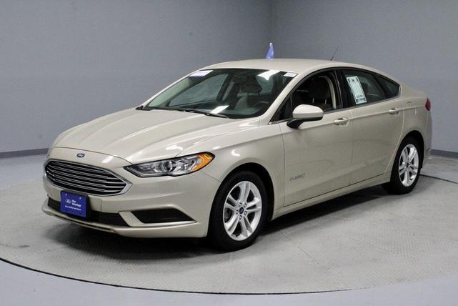 Photo of 2018 White Gold Metallic Ford Fusion Hybrid