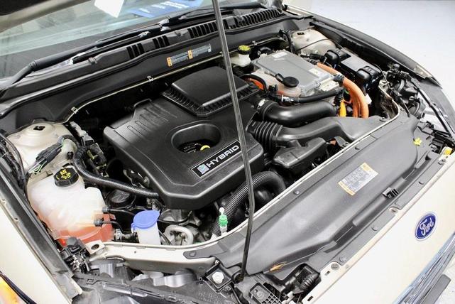 Photo of 2018 White Gold Metallic Ford Fusion Hybrid
